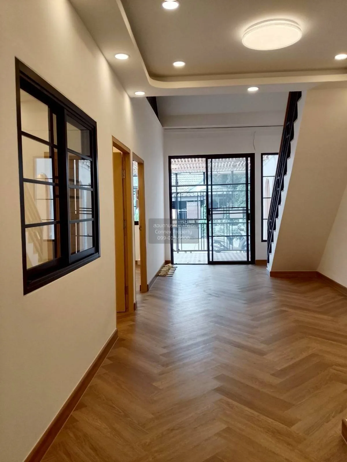 For Sale Tho Rukh Navamin 111 , corner unit , wide frontage , new