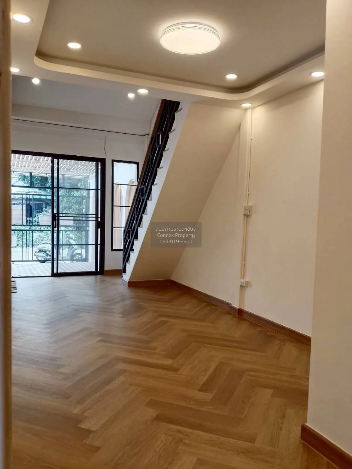 For Sale Tho Rukh Navamin 111 , corner unit , wide frontage , new