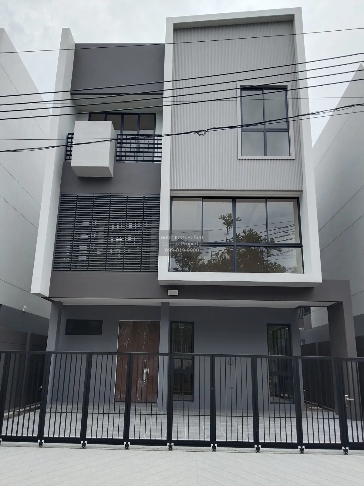 For Rent House , Feel Town Lat Phrao 101 , high floor , wide fron 1
