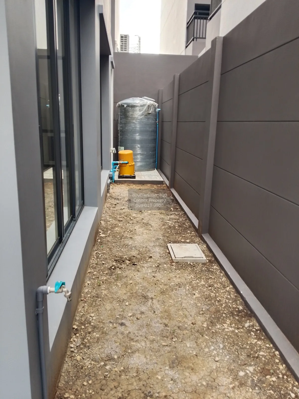For Rent House , Feel Town Lat Phrao 101 , high floor , wide fron 4