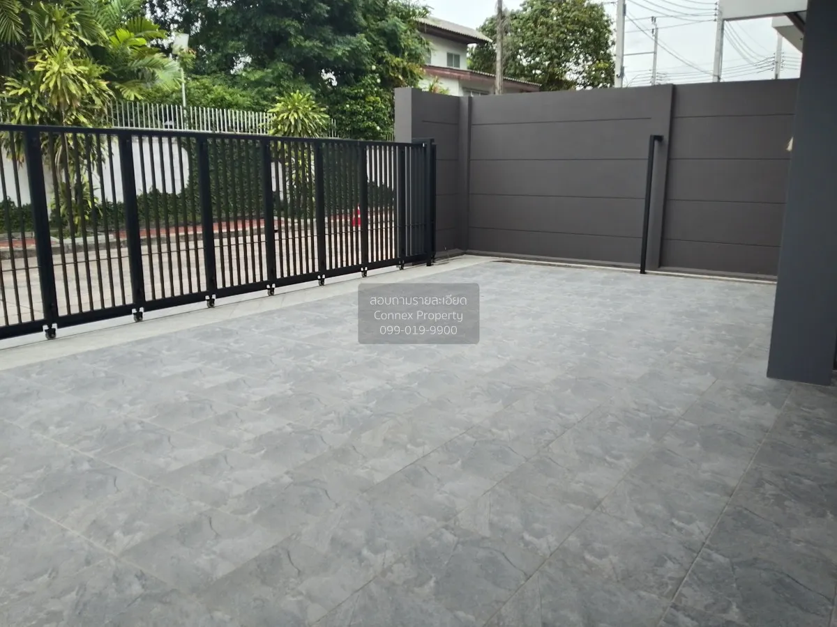 For Rent House , Feel Town Lat Phrao 101 , high floor , wide fron