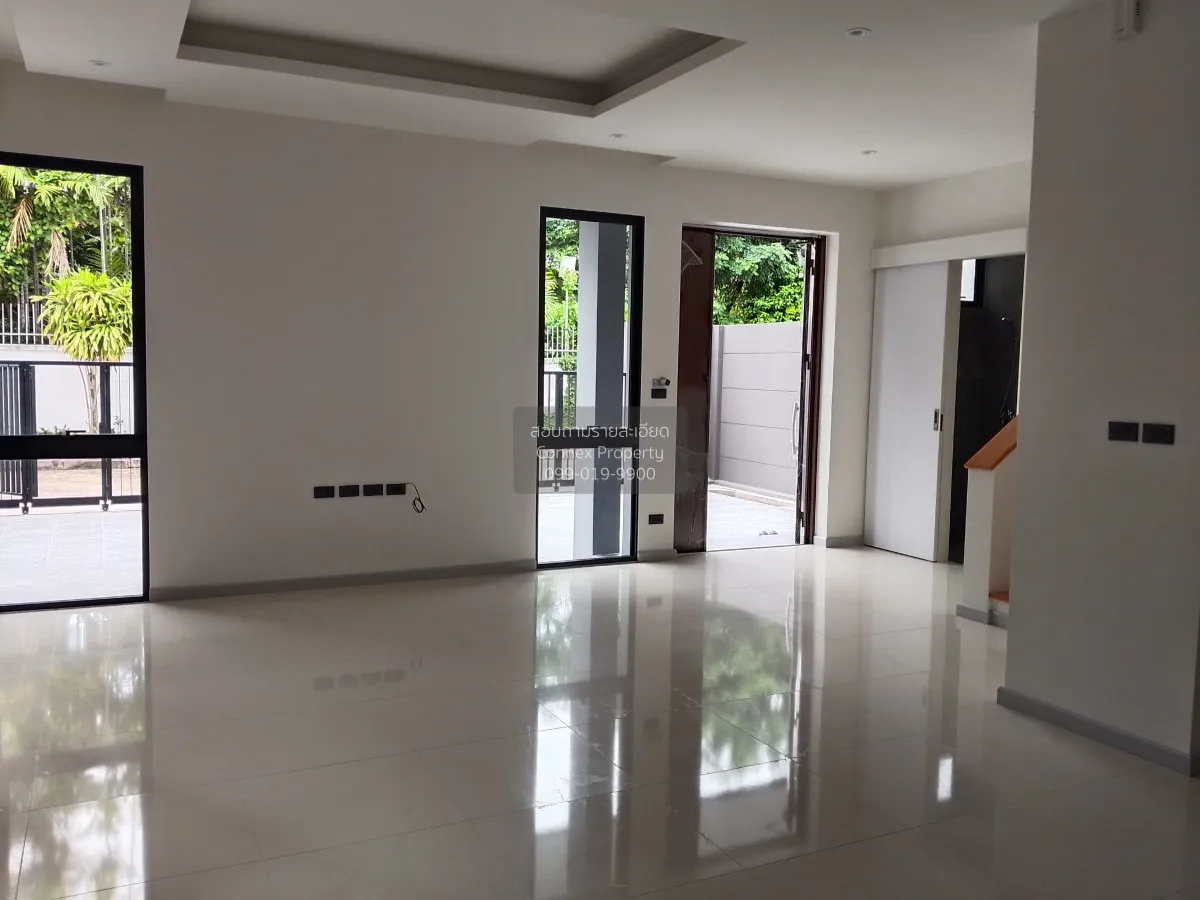 For Rent House , Feel Town Lat Phrao 101 , high floor , wide fron
