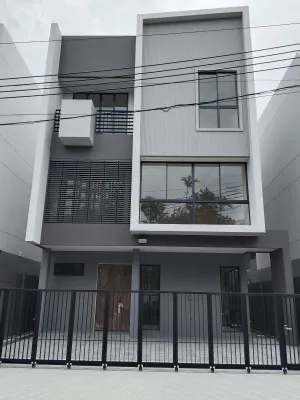 เช่าบ้าน  ฟีล ทาวน์ ลาดพร้าว 101 ชั้นสูง หน้ากว้าง MRT-ลาดพร้าว 101 (สายสีเหลือง) คลองเจ้าคุณสิงห์ เขต วังทองหลาง กรุงเทพ CX-165164