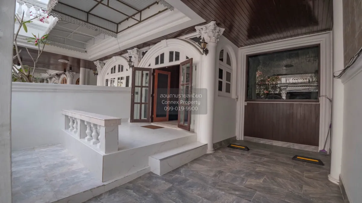 For Rent 4-story townhouse, Soi Ekkamai 26 and 28 (private road). 2