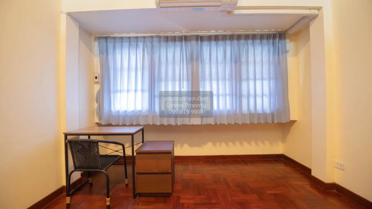 For Rent 4-story townhouse, Soi Ekkamai 26 and 28 (private road).