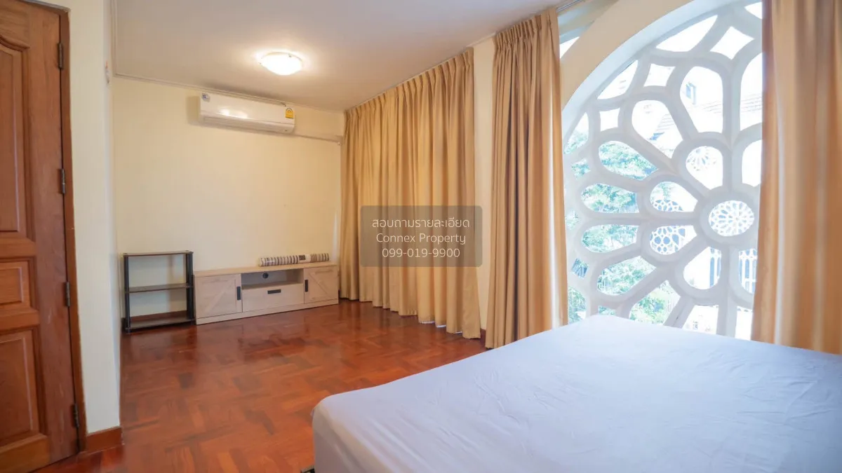 For Rent 4-story townhouse, Soi Ekkamai 26 and 28 (private road).