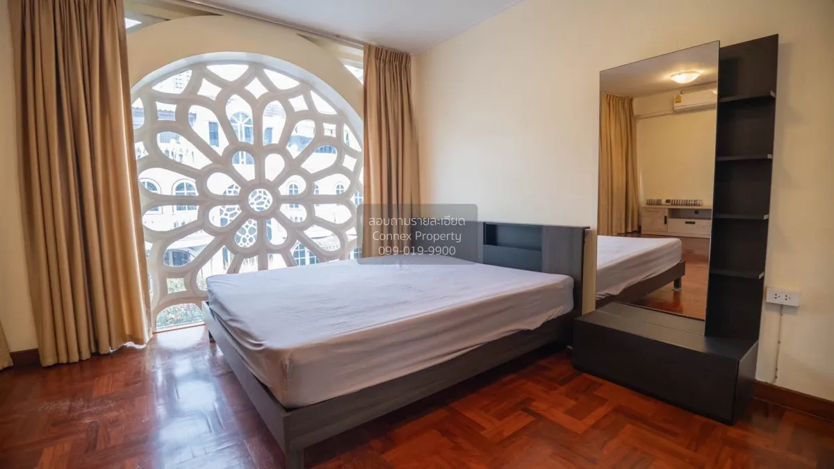 For Rent 4-story townhouse, Soi Ekkamai 26 and 28 (private road).