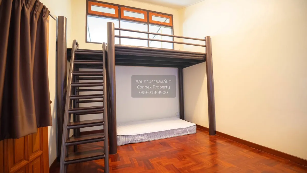 For Rent 4-story townhouse, Soi Ekkamai 26 and 28 (private road).