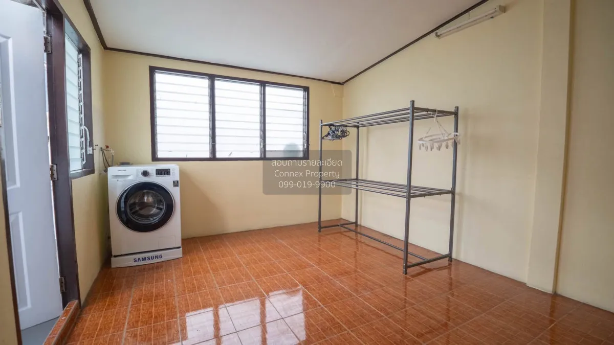 For Rent 4-story townhouse, Soi Ekkamai 26 and 28 (private road).
