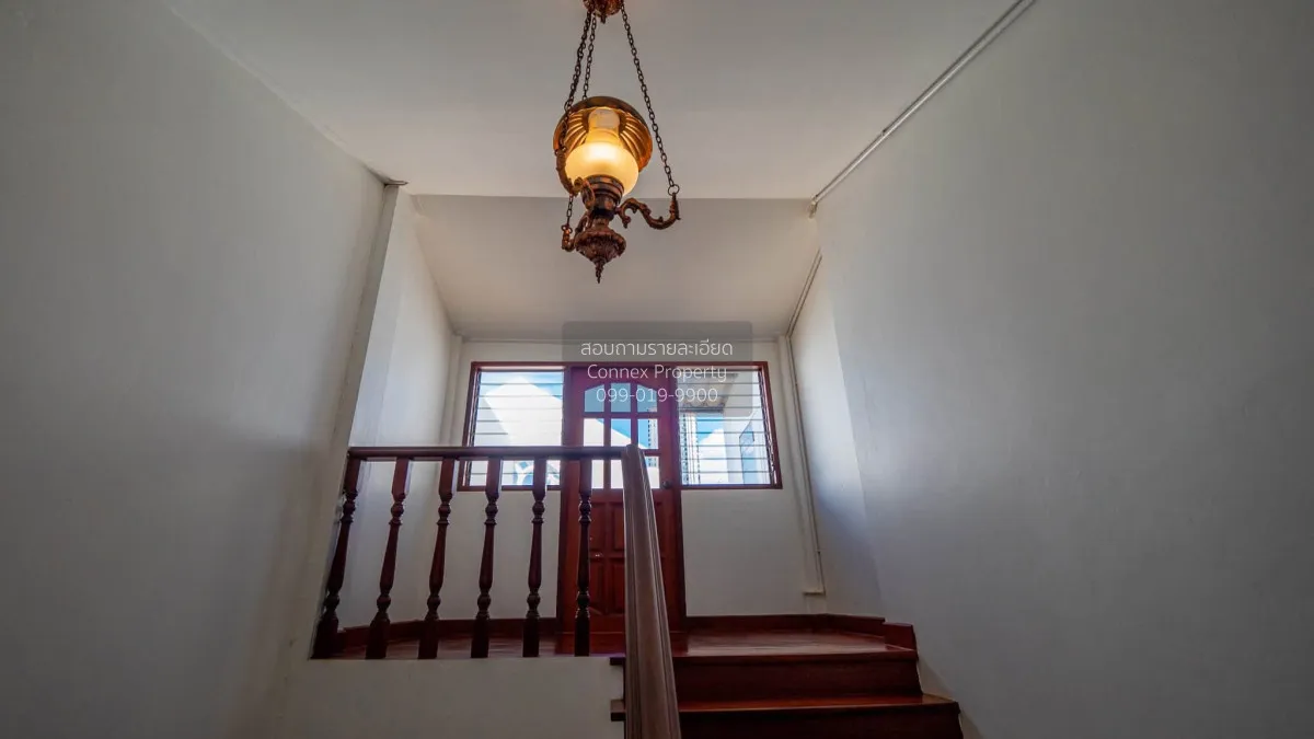 For Rent 4-story townhouse, Soi Ekkamai 26 and 28 (private road).
