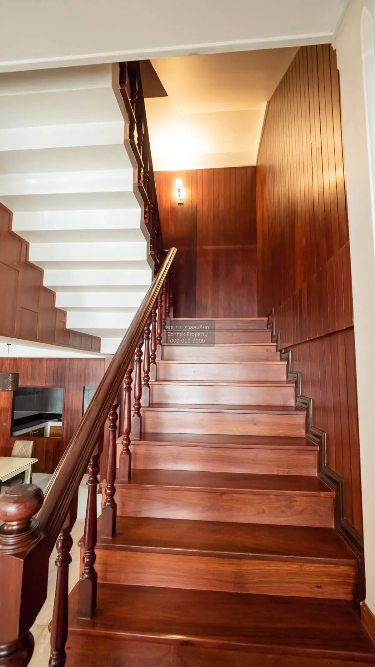 For Rent 4-story townhouse, Soi Ekkamai 26 and 28 (private road).