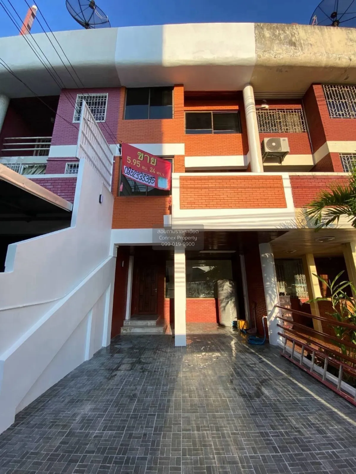 For Sale 3-story townhome, Soi Inthamara 35 , Din Daeng , Din Dae 1