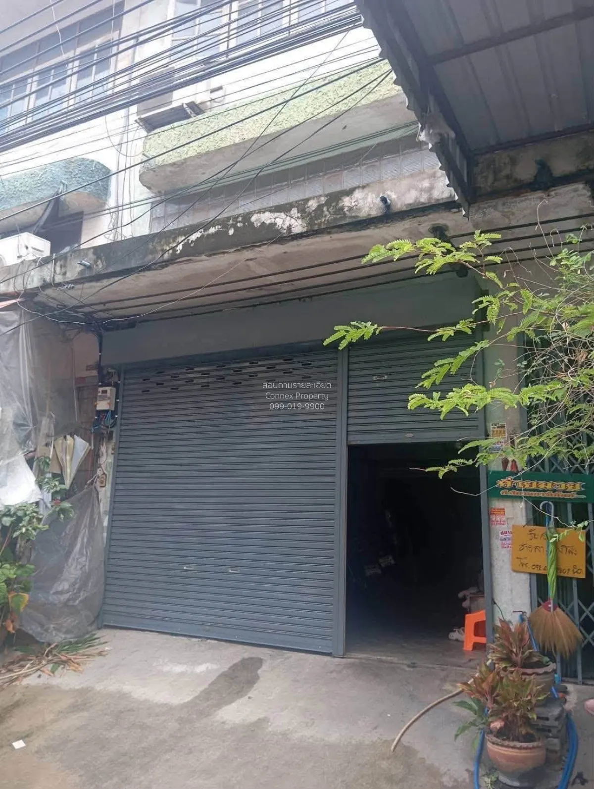 For Rent 3.5-story commercial building in the Ekachai-Bang Bon ar 2