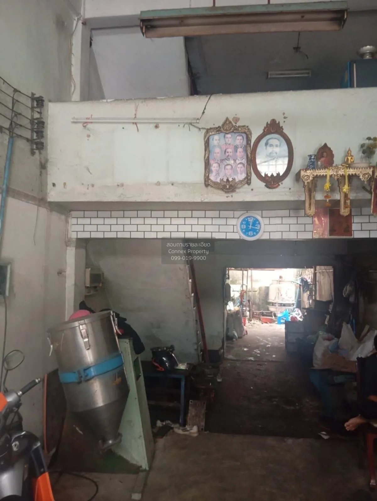 For Rent 3.5-story commercial building in the Ekachai-Bang Bon ar