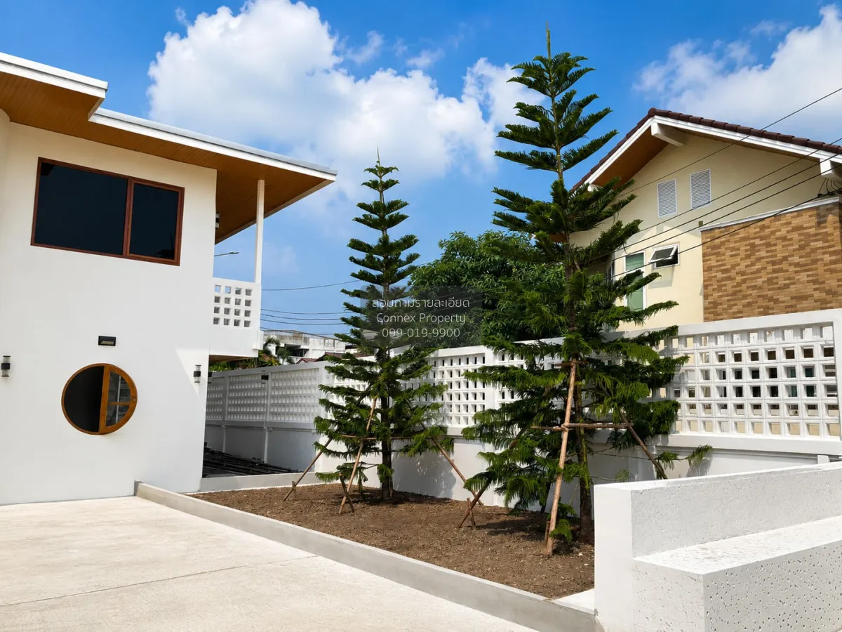 For Sale Baan Mee Chok , corner unit , wide frontage , newly reno 3