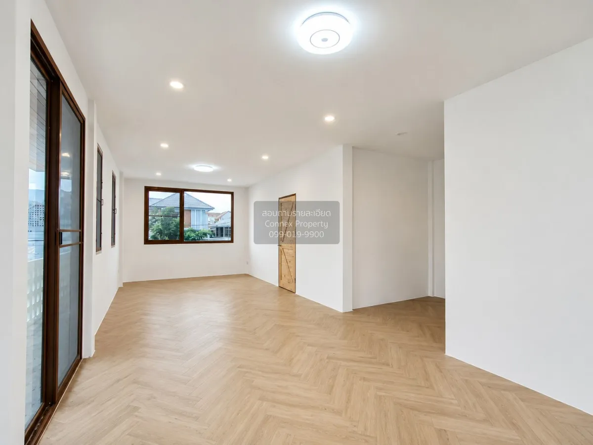 For Sale Baan Mee Chok , corner unit , wide frontage , newly reno 4