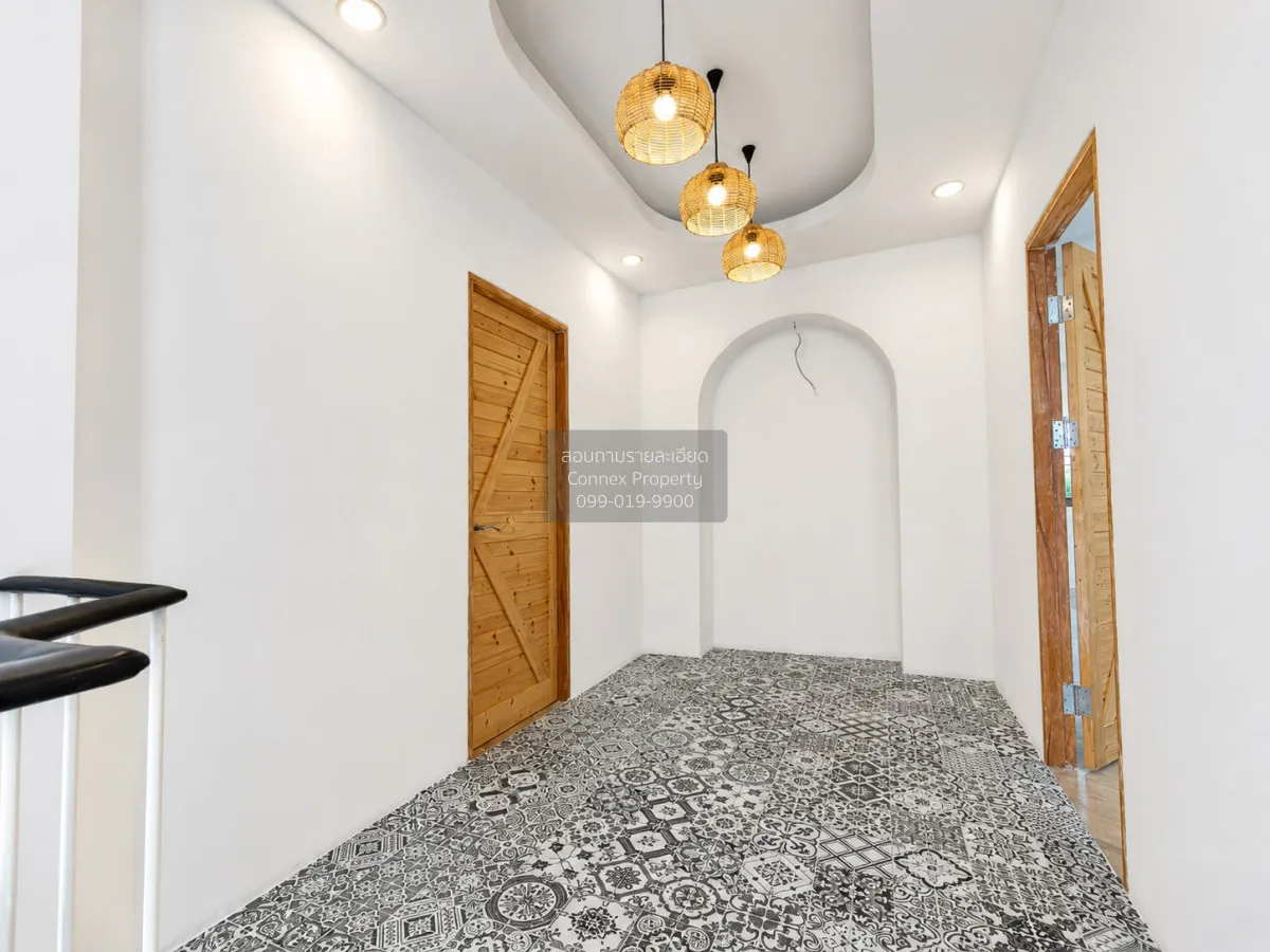 For Sale Baan Mee Chok , corner unit , wide frontage , newly reno