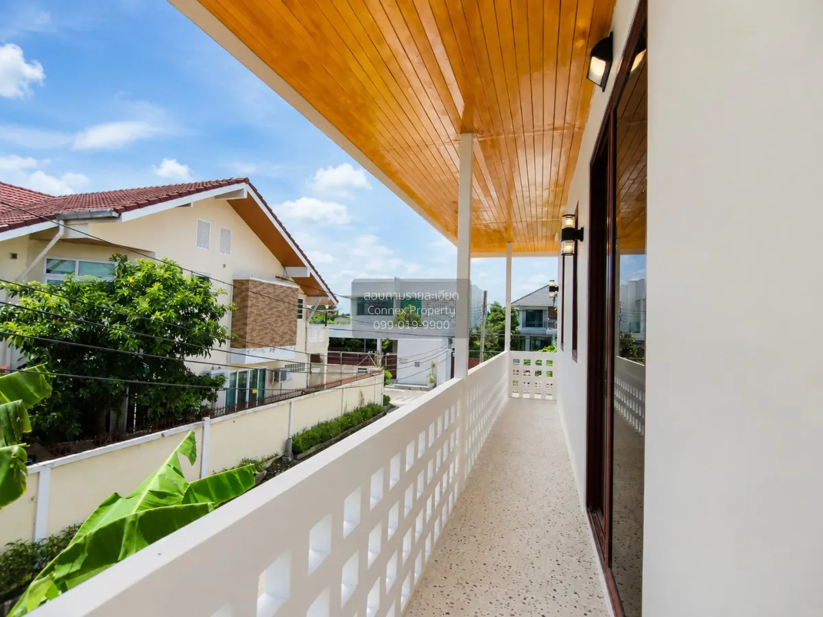 For Sale Baan Mee Chok , corner unit , wide frontage , newly reno