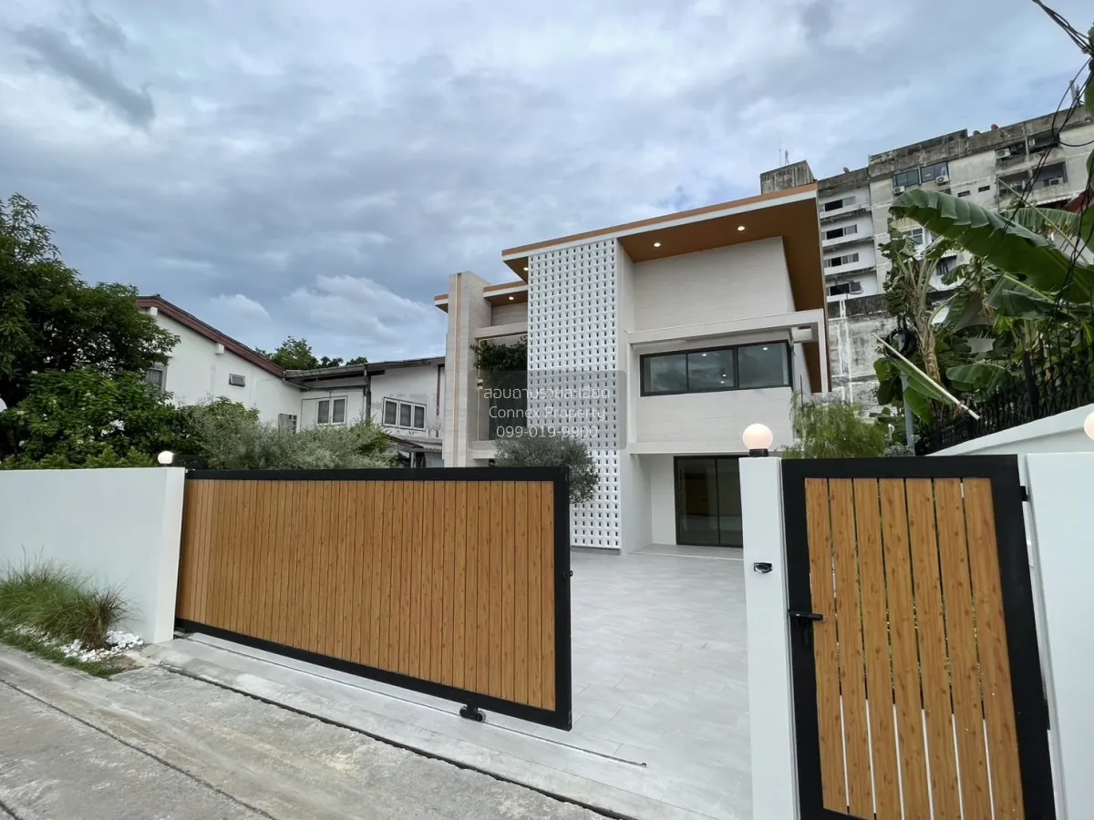 ขายบ้านเดี่ยวโชคชัย4 ที่ดินใหญ่100 ตร.ว. วิวสวย ชั้นสูง หน้ากว้าง 2