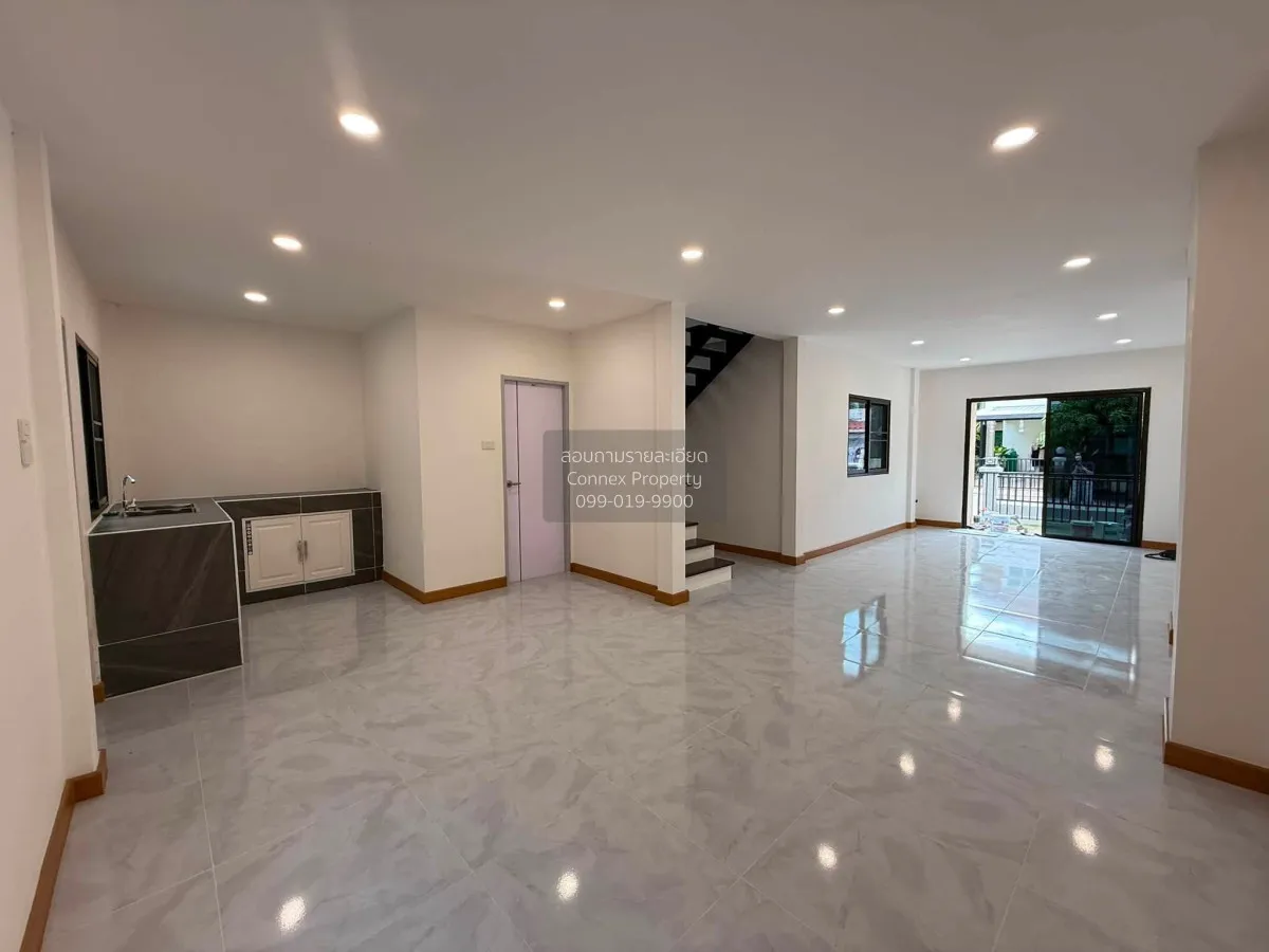 For Sale Townhouse/Townhome  , Suan Luang Ville 6 , Dok Mai , Pra 3