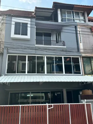 เช่าทาวน์เฮ้าส์/ทาวน์โฮม  สินธานี รัชดา ลาดพร้าว 80 MRT-ลาดพร้าว 71 (สายสีเหลือง) วังทองหลาง เขต วังทองหลาง กรุงเทพ CX-166661