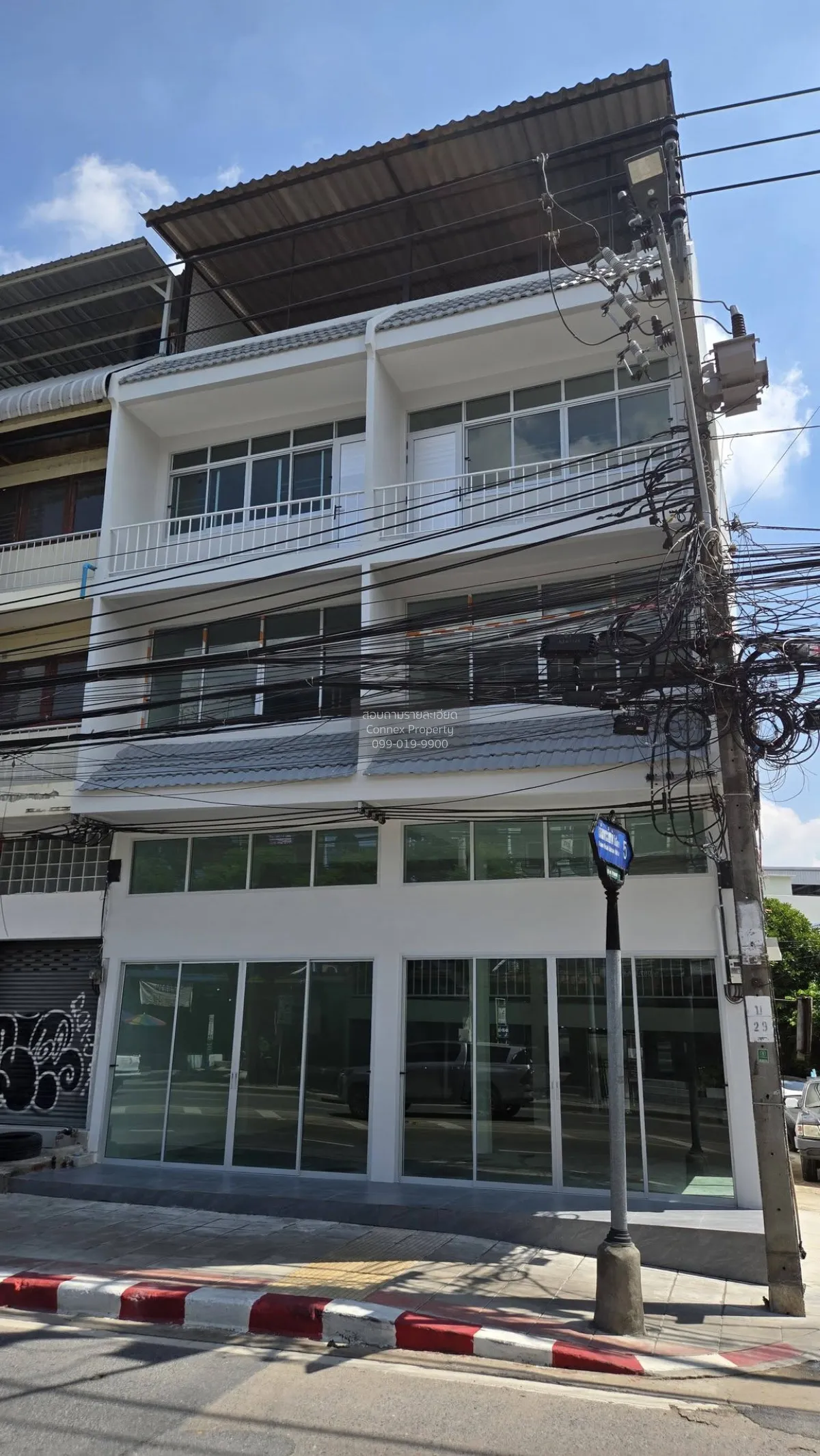 For Rent Corner commercial building located at the entrance of So 2