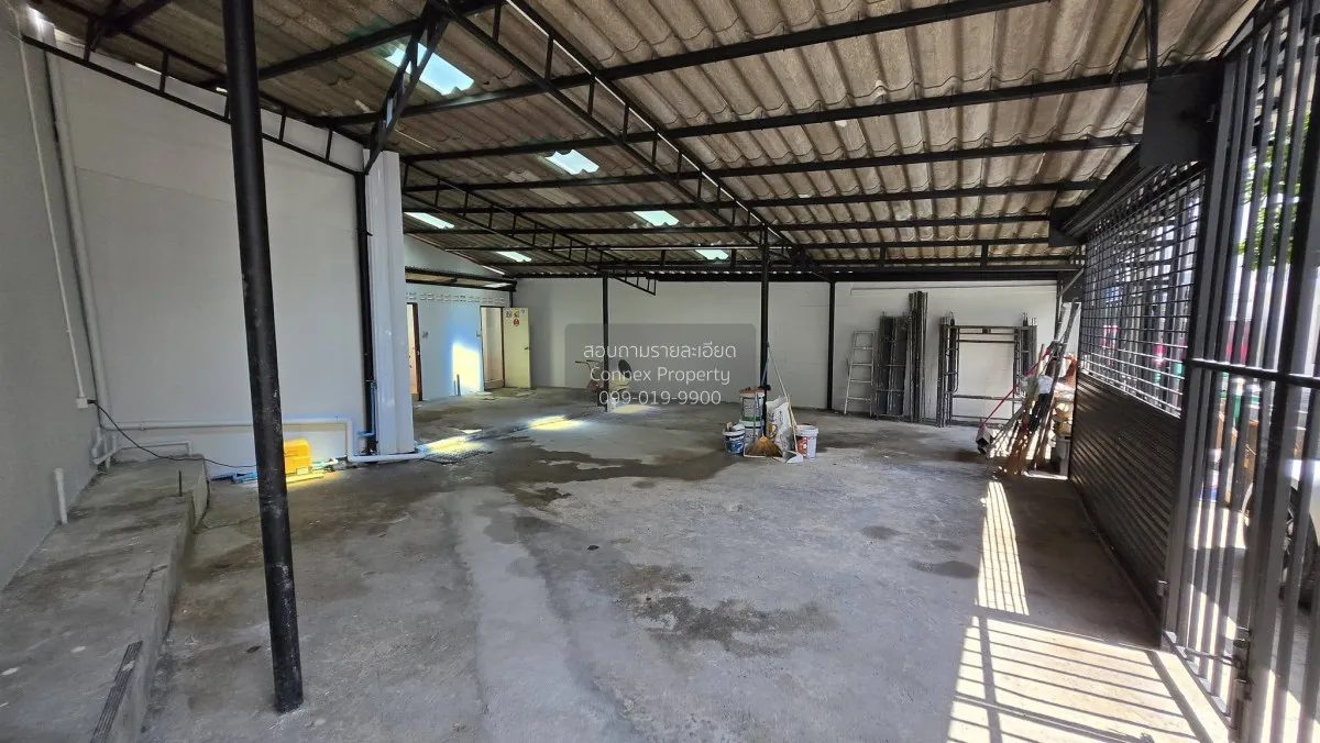 For Rent Corner commercial building located at the entrance of So