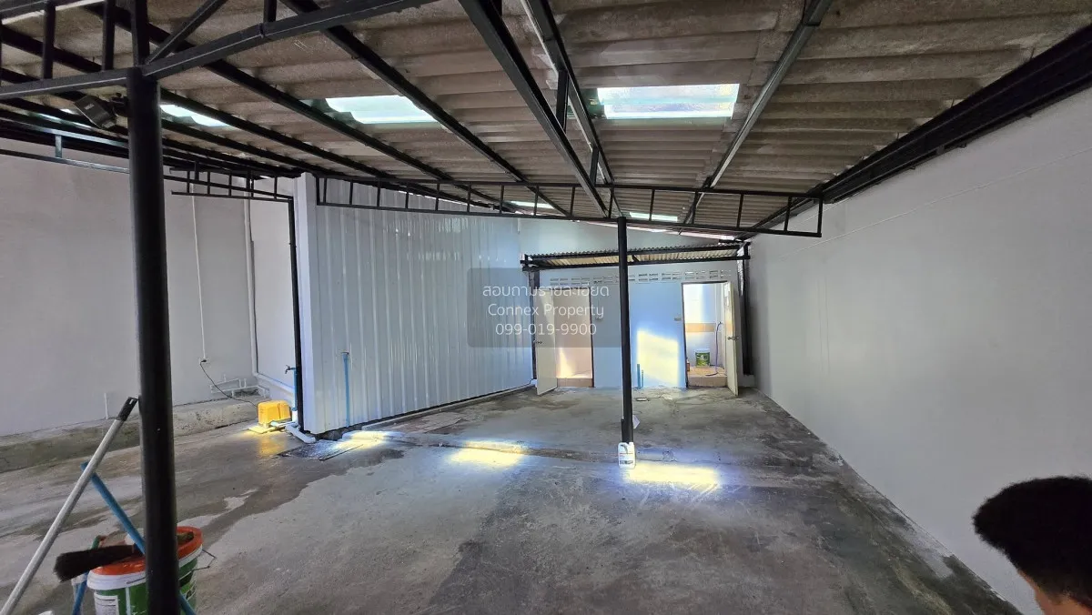 For Rent Corner commercial building located at the entrance of So
