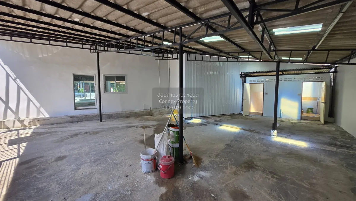 For Rent Corner commercial building located at the entrance of So
