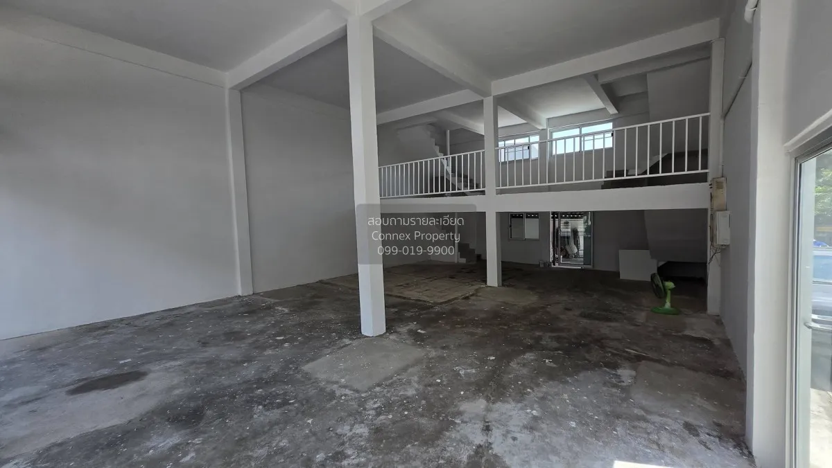 For Rent Corner commercial building located at the entrance of So