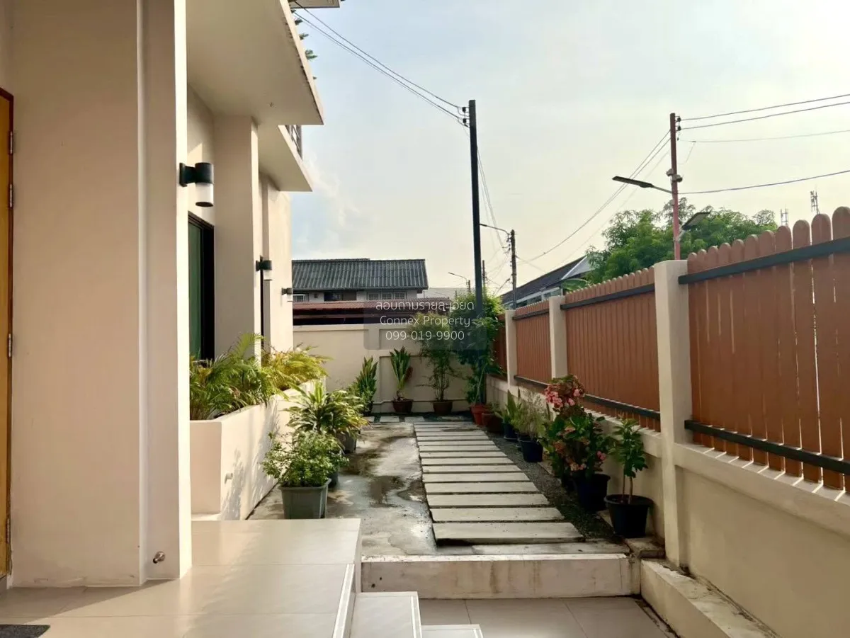 For Sale Detached house with land in a rare location—at the very  3
