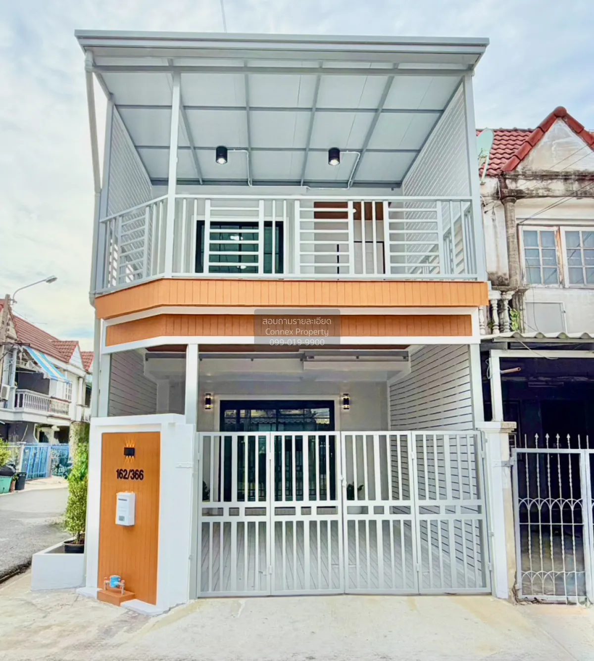For Sale Townhouse/Townhome  , Por. Pasuk Nives , newly renovated 2