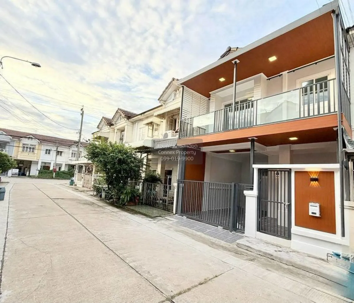 For Sale Townhouse/Townhome  , Baan Piyawararom 1 , newly renovat 2