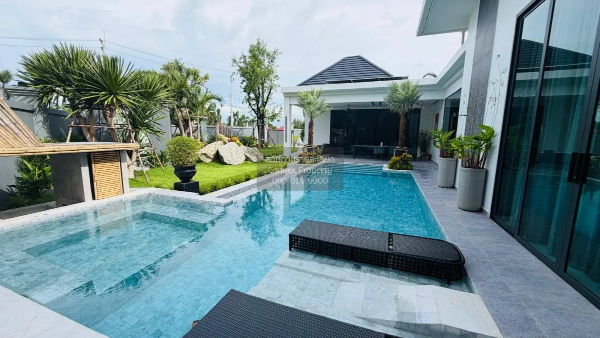 For Rent Newly built luxury house with a swimming pool, Soi Wang 