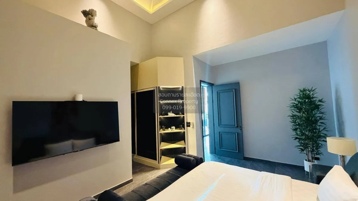 For Rent Newly built luxury house with a swimming pool, Soi Wang 