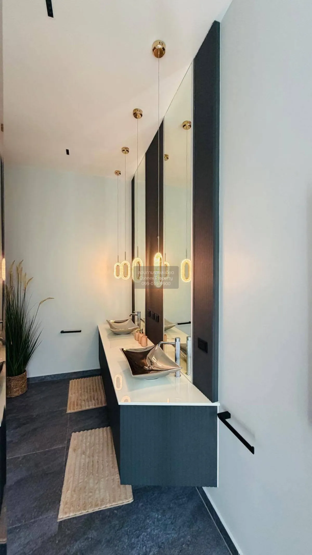 For Rent Newly built luxury house with a swimming pool, Soi Wang 