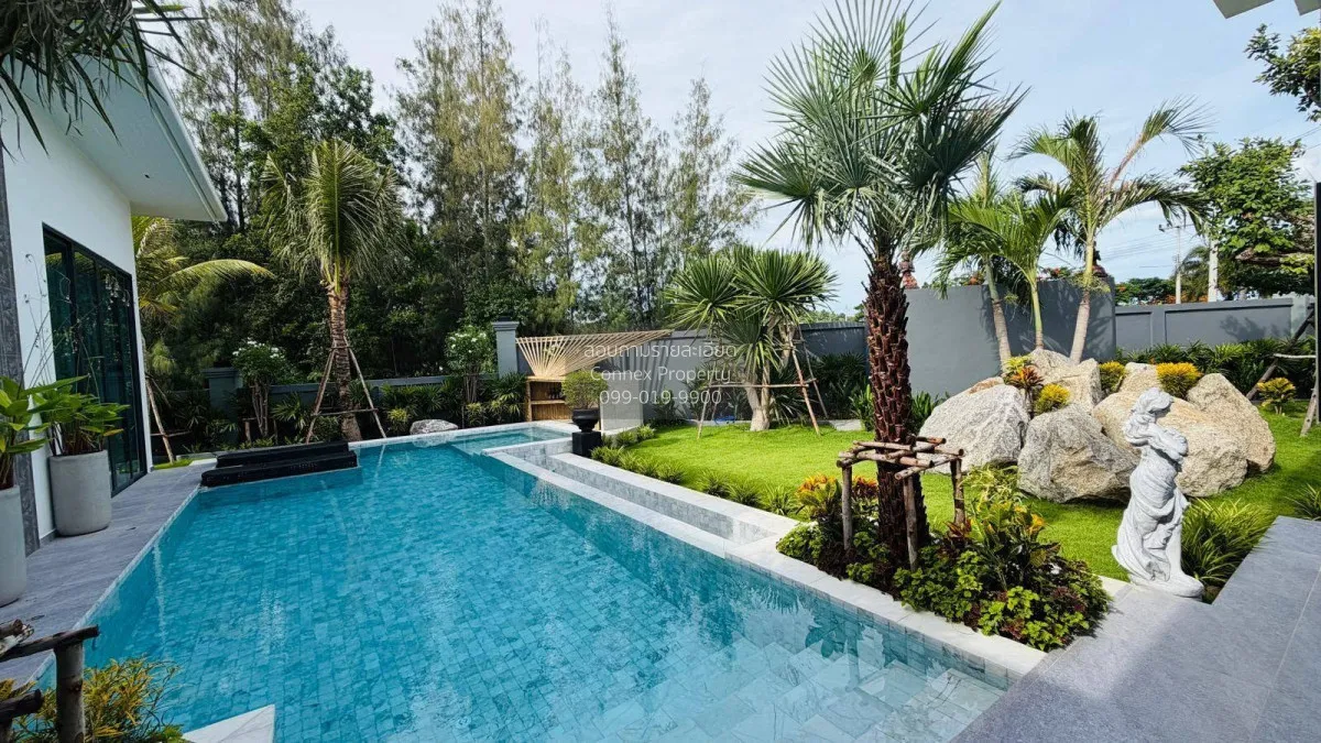 For Rent Newly built luxury house with a swimming pool, Soi Wang 