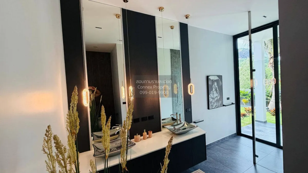 For Rent Newly built luxury house with a swimming pool, Soi Wang 