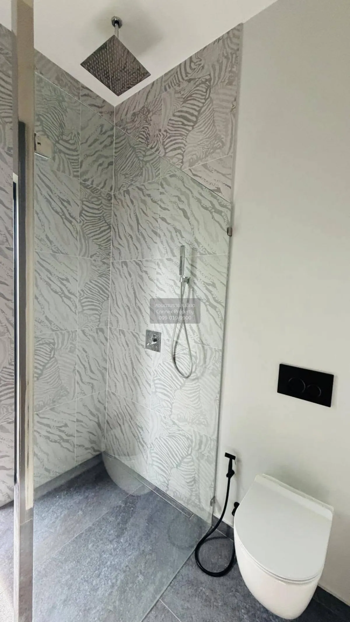 For Rent Newly built luxury house with a swimming pool, Soi Wang 