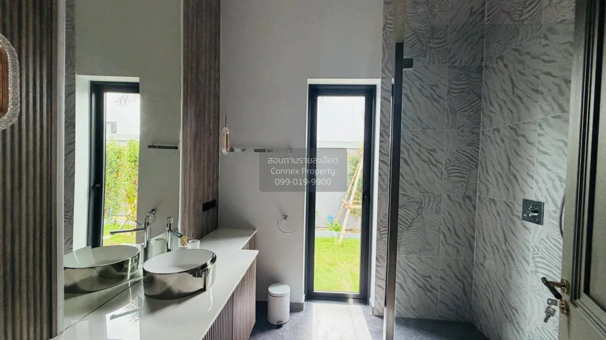 For Rent Newly built luxury house with a swimming pool, Soi Wang 