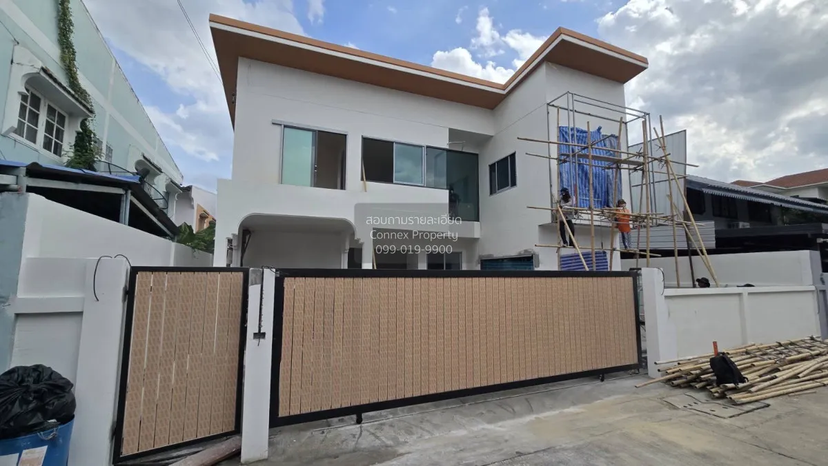 For Sale Detached house with spacious living area. , newly renova 1
