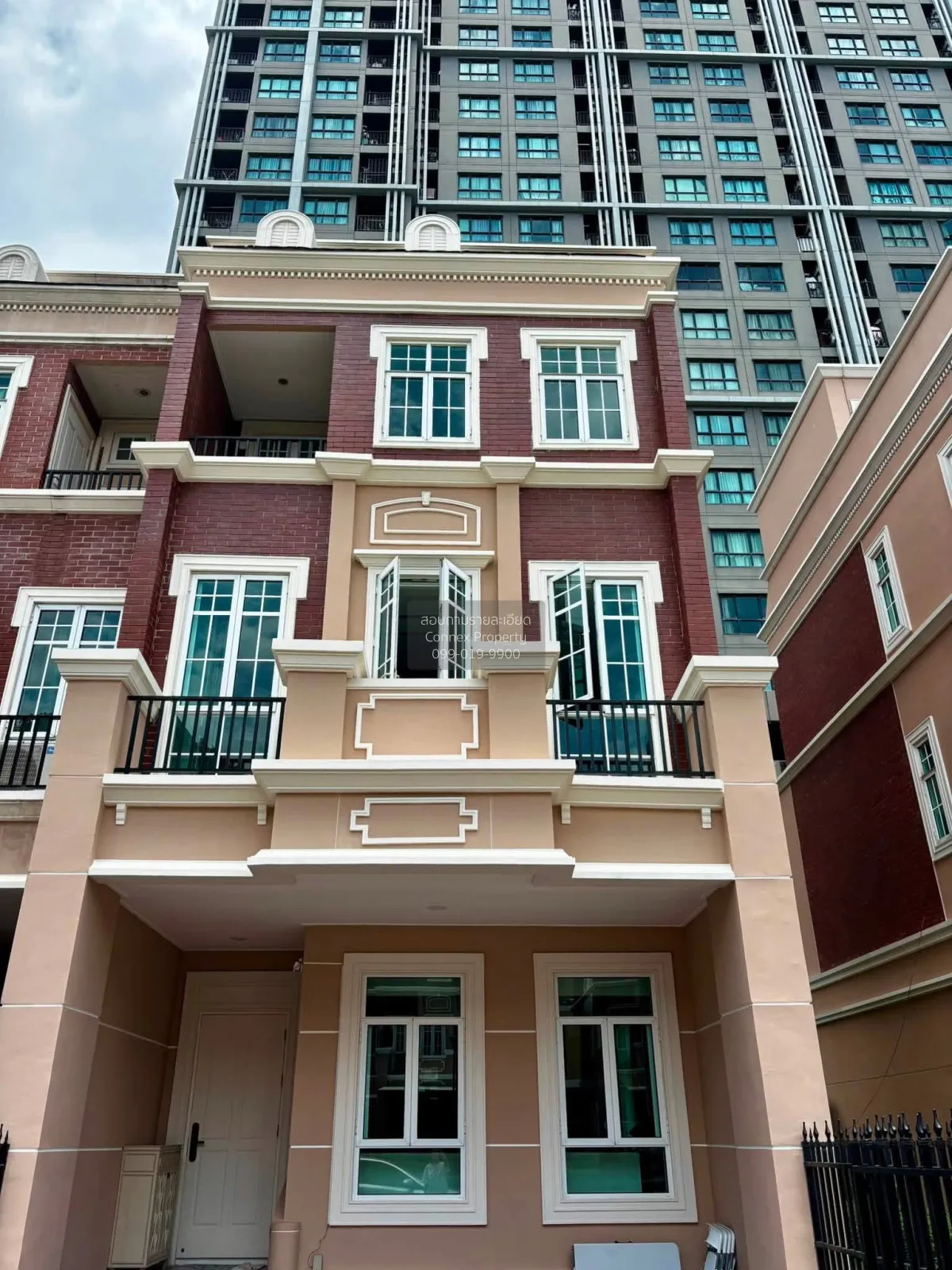 เช่าLuxury Corner Townhouse for rent  ห้องมุม หน้ากว้าง พระโขนง เ 1