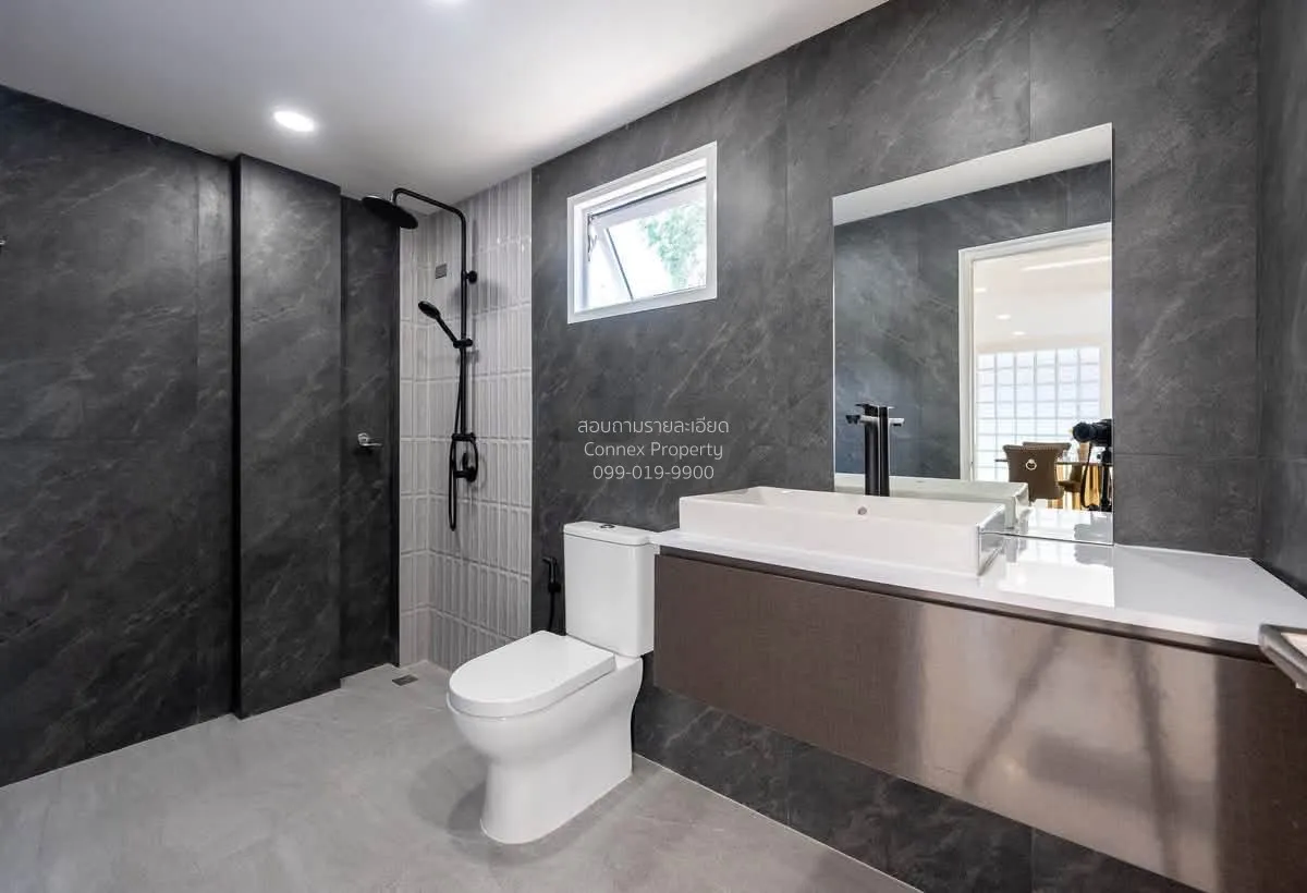 ขายบ้านเดี่ยวรีโนเวทใหม่ สไตล์ Modern Tropical–Industrialทำเลรามอ