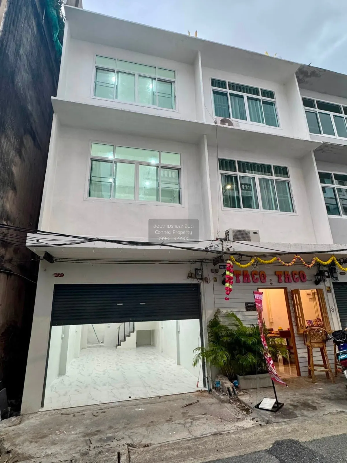 เช่าทาวเฮ้าส์ 4 ชั้นพร้อมดาดฟ้า รีโนเวทใหม่ทั้งหลัง อยู่ในซอยสาทร 1