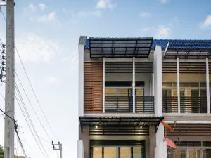 For Sale Townhouse at Nak Niwat 48 (Baan Rot Tour) , wide frontage , Lat Phrao , Lat Phrao , Bangkok , CX-167506