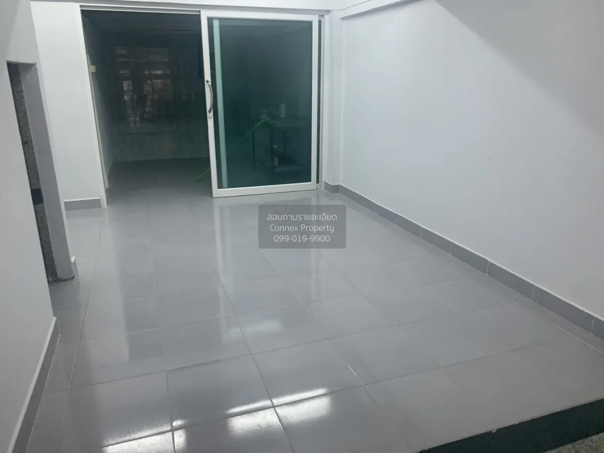 For Sale Townhouse/Townhome  , Buathongthani , wide frontage , Ba 4
