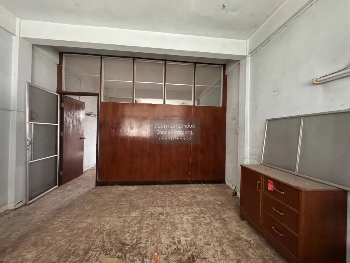For Sale 4.5 - storey shophouse 11 square wa Thonburi Bangkok. ,  1