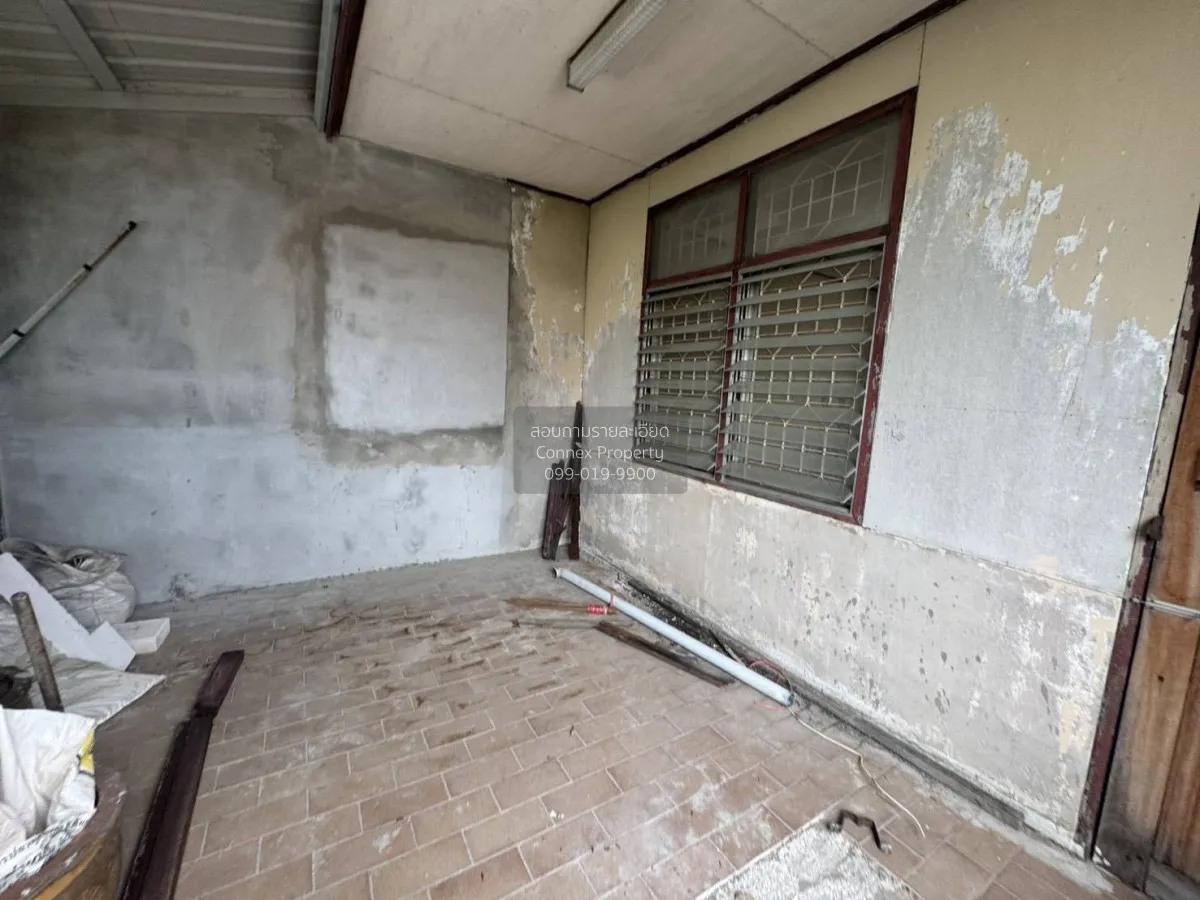 For Sale 4.5 - storey shophouse 11 square wa Thonburi Bangkok. ,  4