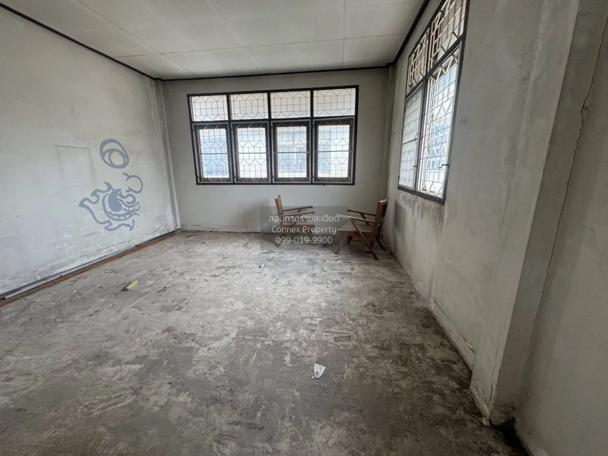 For Sale 4.5 - storey shophouse 11 square wa Thonburi Bangkok. , 