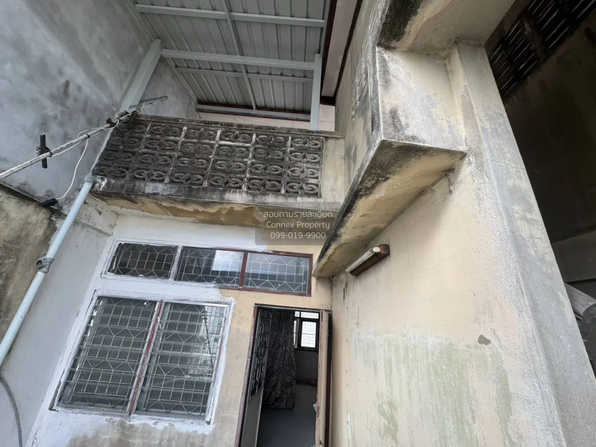 For Sale 4.5 - storey shophouse 11 square wa Thonburi Bangkok. , 